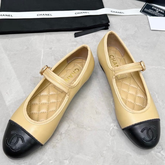 CHANEL Beige and Black Flats with Quilted Interior - Picture 1 of 5